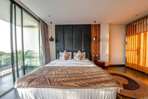 6 bedrooms, desk, iron/ironing board, WiFi