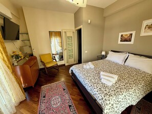 5 Schlafzimmer, Schreibtisch, Bügeleisen/Bügelbrett, kostenloses WLAN