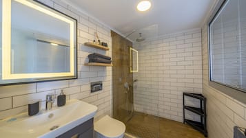 Suite Deluxe | 1 camera, una scrivania, Wi-Fi gratuito