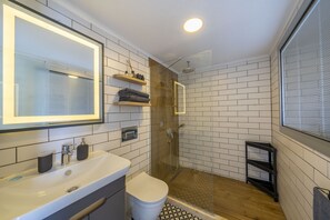 Deluxe Suite | 1 bedroom, desk, free WiFi