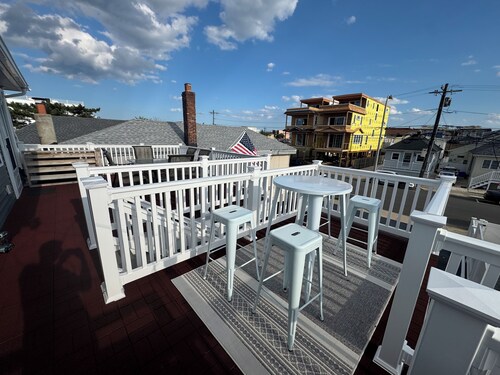 1.5 Blocks from Ocean Unit #3 Great Location 2 Bedroom Apartment 