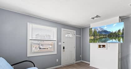 1.5 Blocks from Ocean Unit #3 Great Location 2 Bedroom Apartment