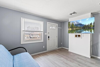 1.5 Blocks from Ocean Unit #3 Great Location 2 Bedroom Apartment 