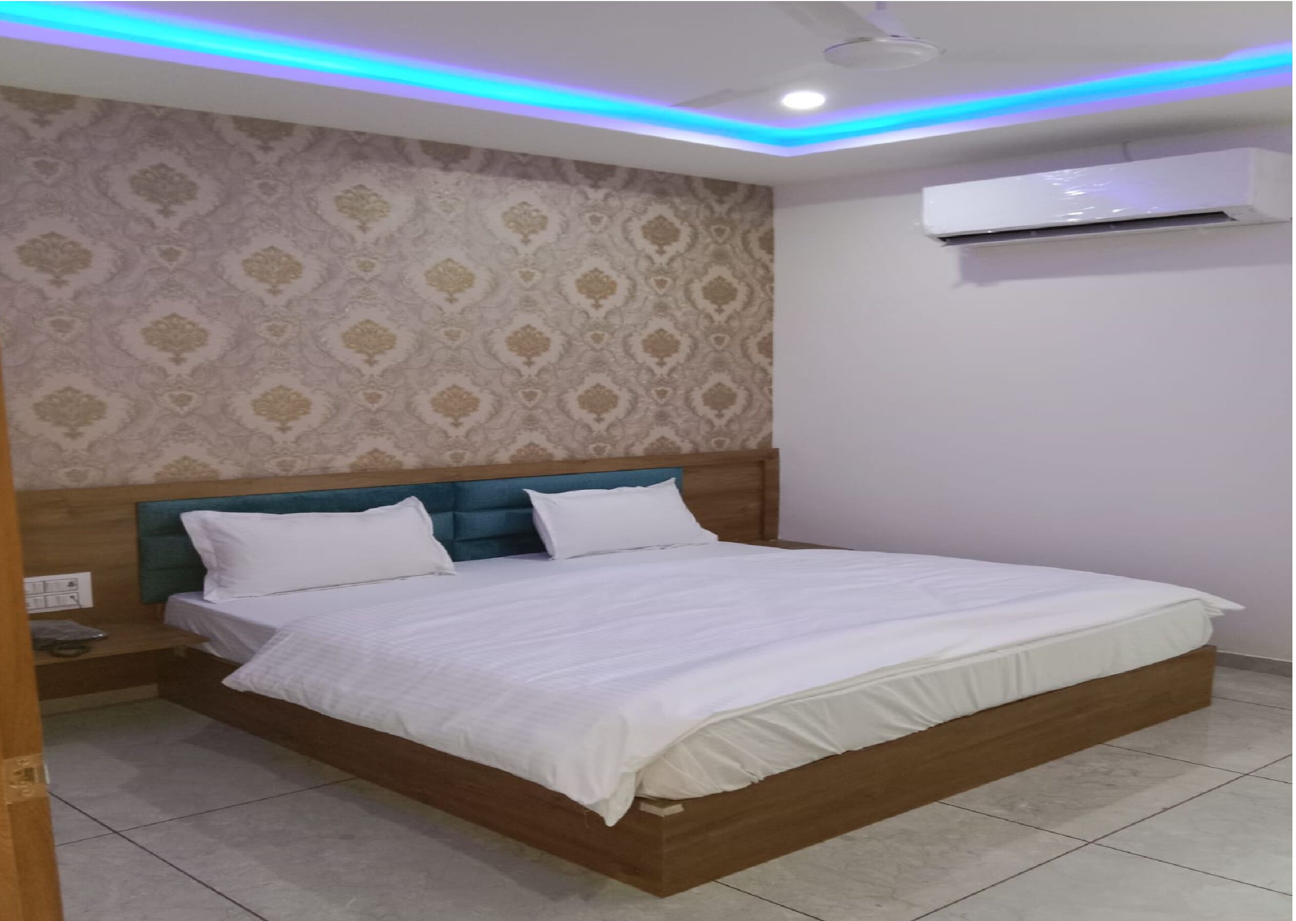 Deluxe Double Room | Free WiFi