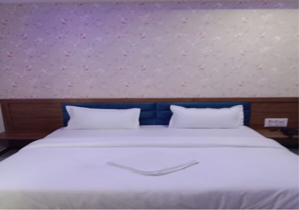 Deluxe Double Room | 1 bedroom, free WiFi