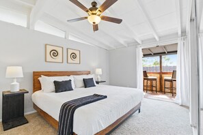 6 bedrooms, iron/ironing board, travel cot, free WiFi - Bay Park 5BR Retreat | Pool + Hot Tub (San Diego)