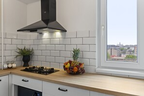 独特公寓 | 私人厨房 | 迷你冰箱、微波炉、厨具/餐具、清洁用品