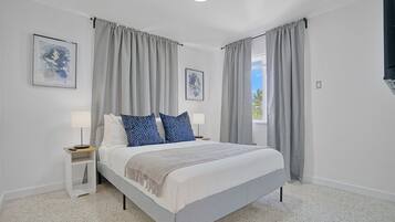 Classic Apartment | 2 bedrooms, blackout drapes, iron/ironing board, free WiFi
