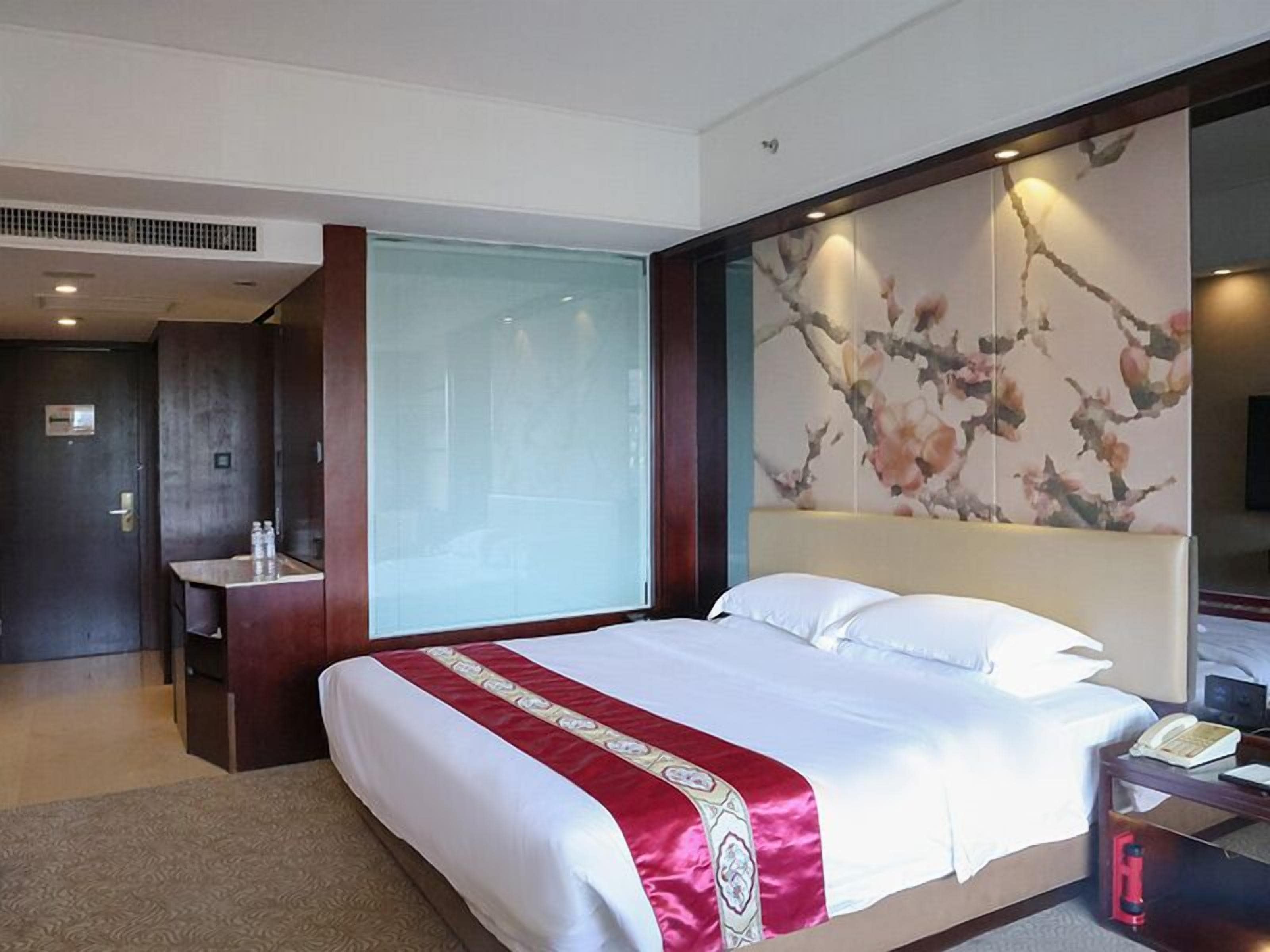 Standard Double Room | Premium bedding, in-room safe, desk, blackout drapes