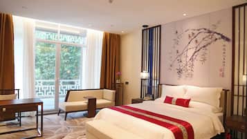 Premium bedding, in-room safe, desk, blackout curtains