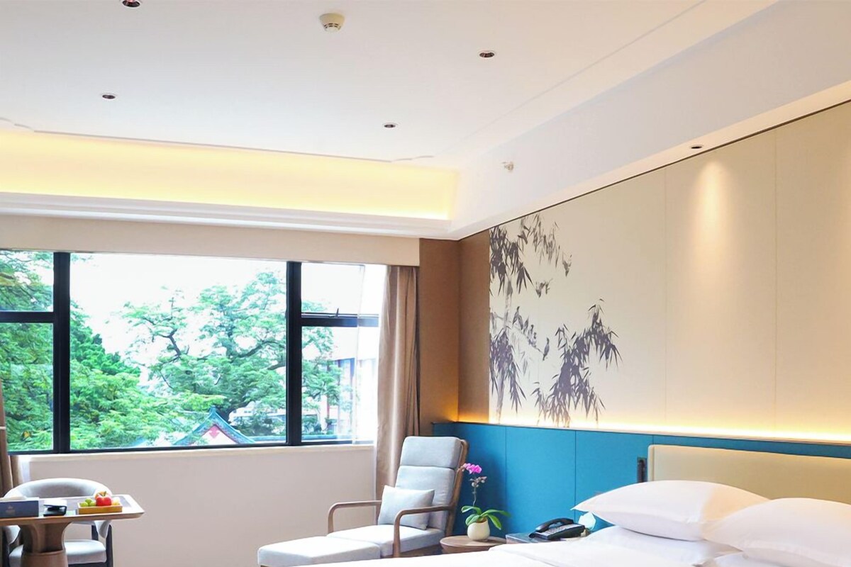 Standard Double Room | Premium bedding, in-room safe, desk, blackout drapes