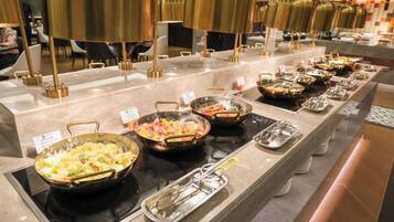 Daily buffet breakfast for a fee
