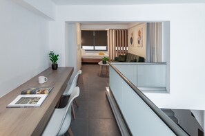 Gallery-Apartment | Wohnbereich | 55-Zoll-Smart-TV mit Kabelempfang, Fernseher