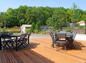 تناول الطعام بالخارج