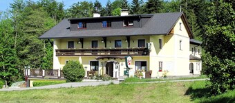 Cosy apartment in villa for 5 people with WIFI, TV, balcony and parking