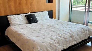 3 bedrooms, in-room safe, WiFi, bed sheets