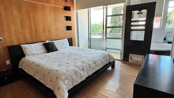 3 chambres, coffres-forts dans les chambres, Wi-Fi, draps fournis