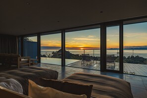 Habitación de lujo con 2 camas individuales | Caja fuerte, espacio para trabajar con un portátil, cortinas opacas