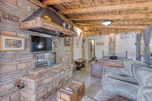 Familienhaus, Mehrere Schlafzimmer, 2 Bäder (Rustic Home Izabel) | 2 Schlafzimmer, Bügeleisen/Bügelbrett, kostenloses WLAN, Bettwäsche
