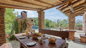 Familienhaus, Mehrere Schlafzimmer, 2 Bäder (Rustic Home Izabel) | Speisen im Freien