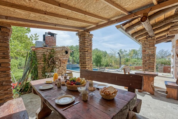 Family House, Multiple Bedrooms, 2 Bathrooms (Rustic Home Izabel) | Outdoor dining