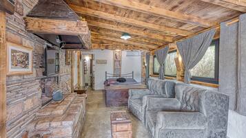 Familie huis, meerdere slaapkamers, 2 badkamers (Rustic Home Izabel) | 2 slaapkamers, een strijkplank/strijkijzer, gratis wifi, beddengoed