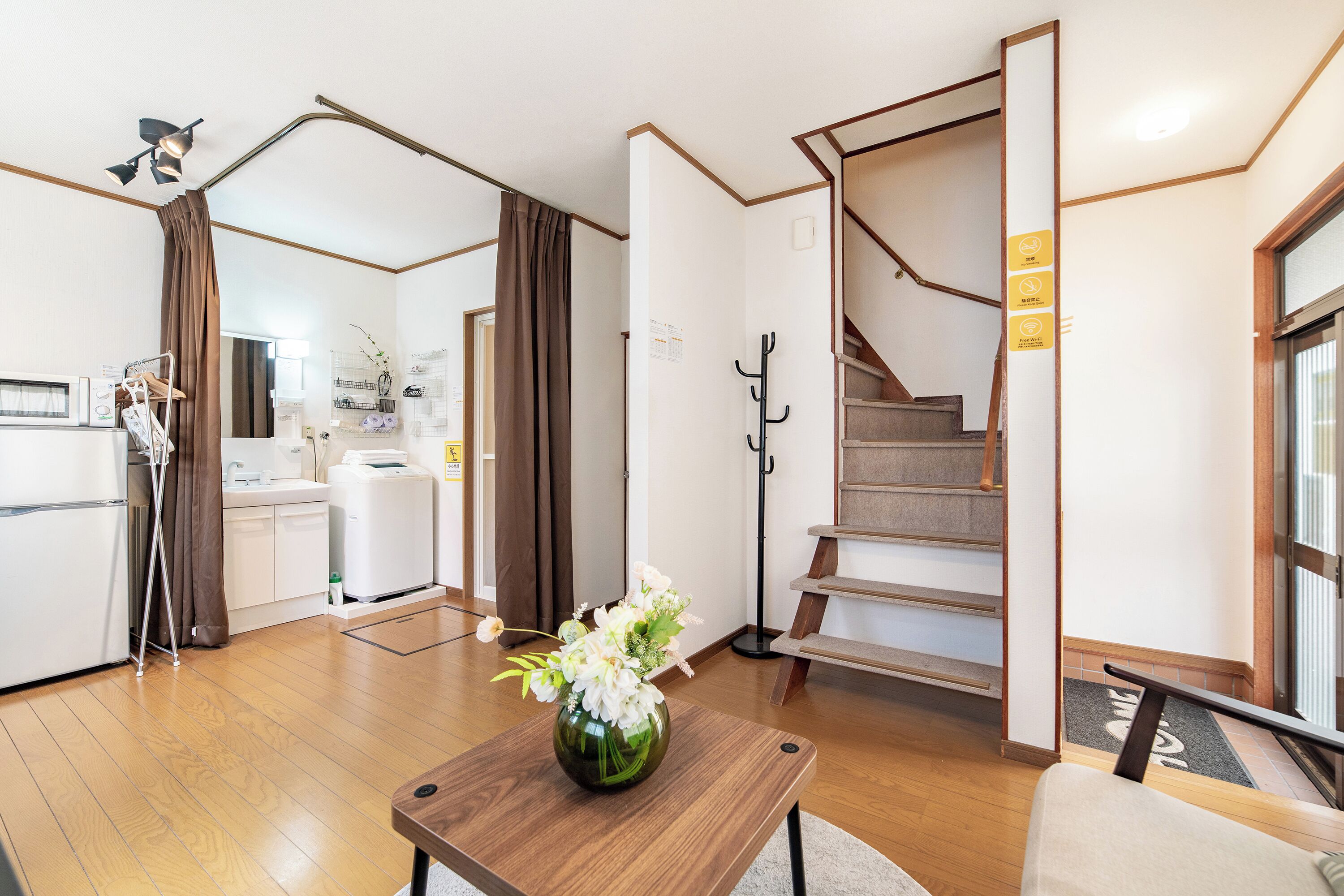 2 bedrooms, desk, laptop workspace, blackout curtains