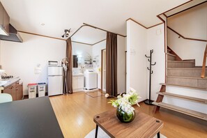 Casa urbano | 2 quartos, escrivaninha, espaço de trabalho para notebook