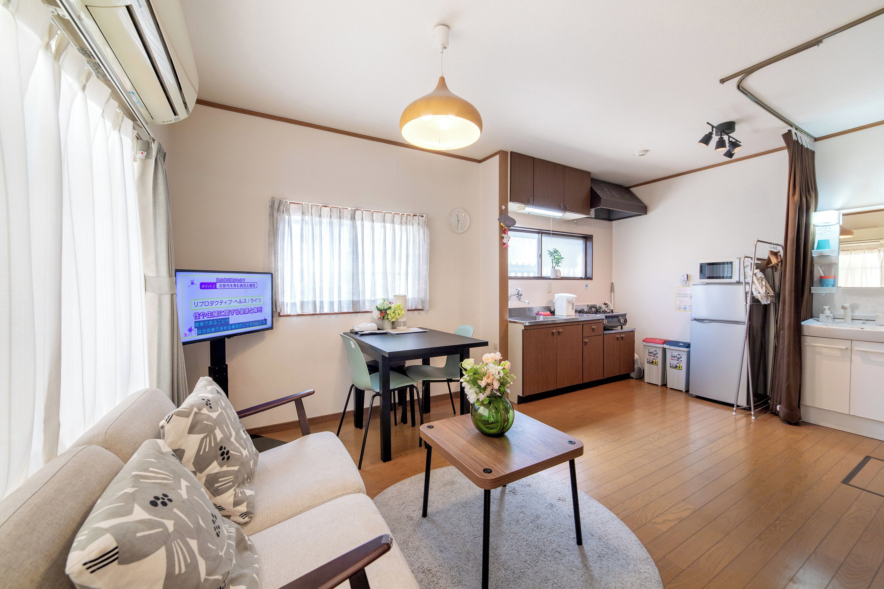 2 bedrooms, desk, laptop workspace, blackout curtains