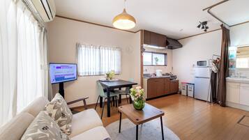 2 bedrooms, desk, laptop workspace, blackout curtains