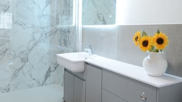 Garden Suite | Bathroom | Shower, hydromassage showerhead, designer toiletries, soap
