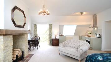 Balcony Suite | 1 室のベッドルーム、エジプト綿のシーツ、高級寝具、客室ごとに異なる装飾