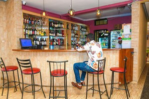 Bar (trong khuôn viên)