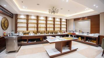 Daily buffet breakfast (INR 500 per person)