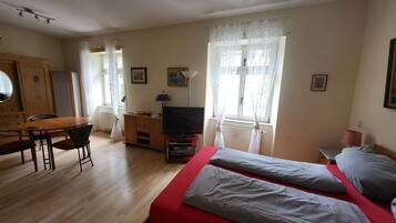 1 chambre, fer et planche à repasser, Wi-Fi, draps fournis