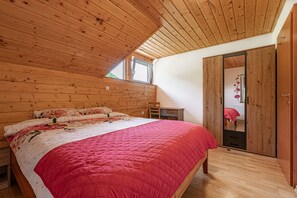 Family Chalet, 3 Bedrooms, 2 Bathrooms, Mountainside (Ranch Stojnšek House With Sauna) | 3 bedrooms, free WiFi, bed sheets