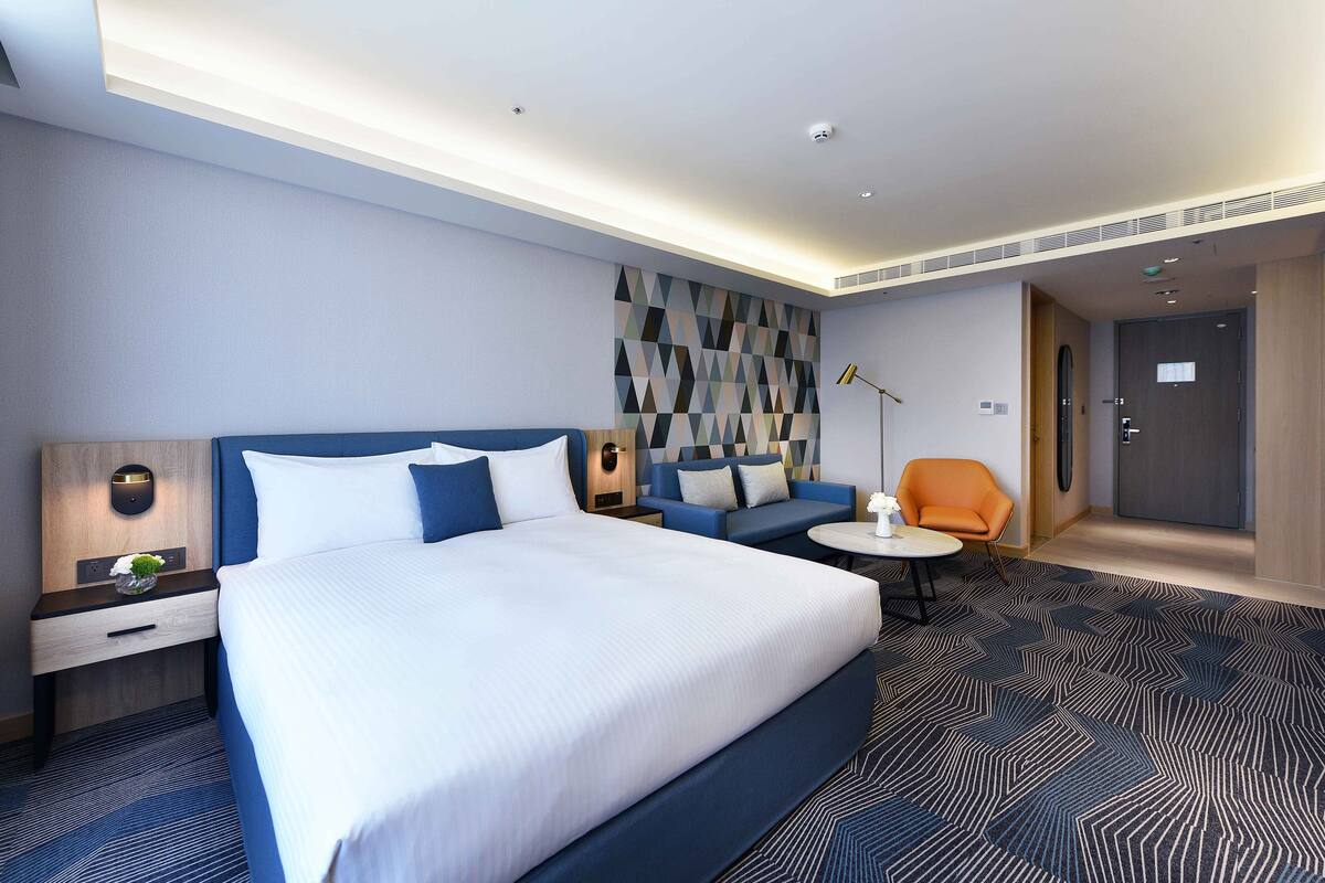 Minibar, desk, blackout curtains, free WiFi