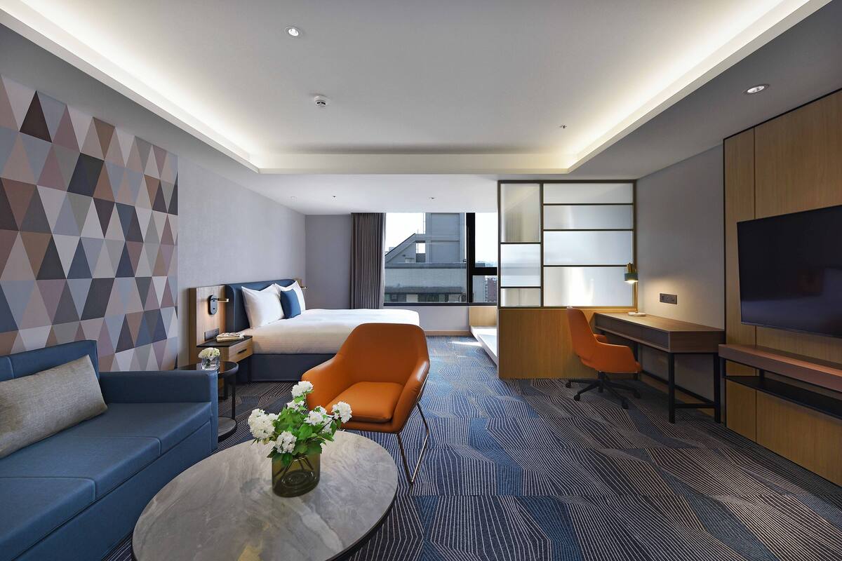 Minibar, desk, blackout curtains, free WiFi