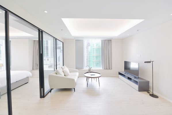 Deluxe Apartment, 1 Bedroom | 1 bedroom, individually decorated, individually furnished, desk