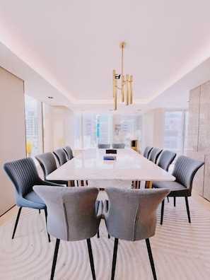 Luxury Apartment, 1 Bedroom | In-room dining