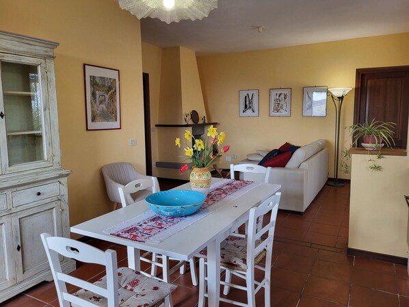 Dining - Tranquil Farmhouse in Umbria (Monte Santa Maria Tiberina)