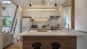 Coffee/tea maker, electric kettle