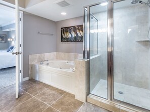 Shower, jetted bath, towels, soap - Destin West: Luxurious 4th Floor Bay View Beach Access Condo (Okaloosa Island)