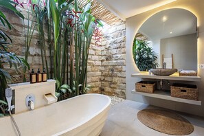 Shower, hair dryer, towels, shampoo - 10 Min From Seminyak & Canggu - Villa Mahoni (Bali)