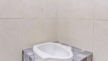 Economy-Doppelzimmer | Badezimmer