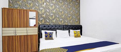 Economy Triple Room | Desk, free WiFi, bed sheets