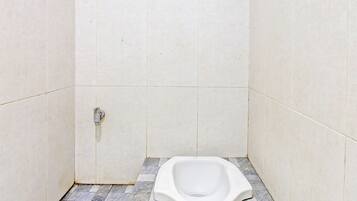 Economy Triple Room | Bathroom | Shower, towels