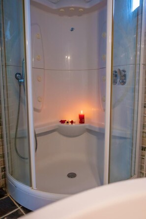 Hair dryer, towels - Villa Erato in Stalos in Secluded Place with Pool, BBQ, Jacuzzi, Sea Views (Chania)