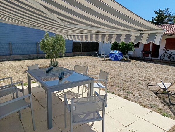 Outdoor dining - Modern house for 6, near beach, with WIFI and pets allowed (Notre-Dame-de-Monts)