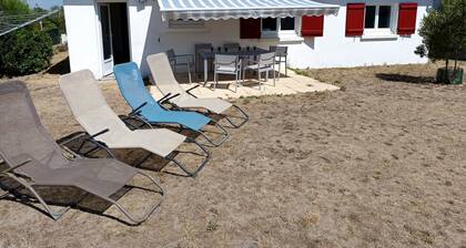 Modern house for 6, near beach, with WIFI and pets allowed